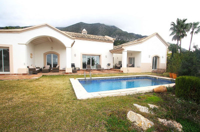 4 Bedroom Detached Villa in Istán - Image 3