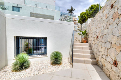 4 Bedroom Townhouse in Benalmadena - Image 2