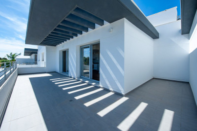 2 Bedroom Top Floor Apartment in Estepona - Image 5
