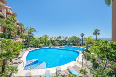 2 Bedroom Middle Floor Apartment in Nueva Andalucía