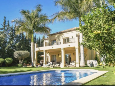5 Bedroom Detached Villa in Nueva Andalucía - Image 1