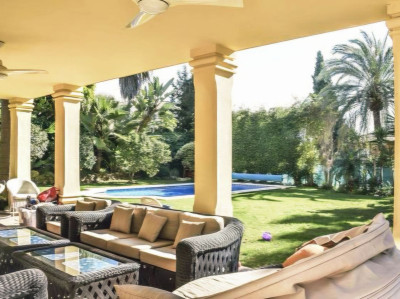 5 Bedroom Detached Villa in Nueva Andalucía - Image 2