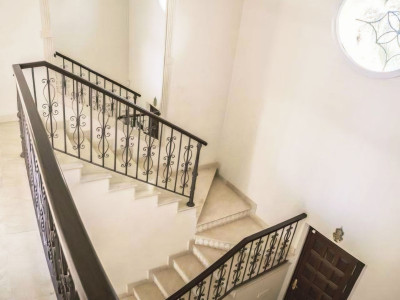 5 Bedroom Detached Villa in Nueva Andalucía - Image 4