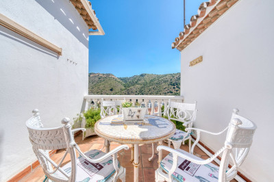 3 Bedroom Townhouse in Benahavís - Image 3