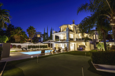 6 Bedroom Detached Villa in Nueva Andalucía