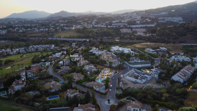 6 Bedroom Detached Villa in Nueva Andalucía - Image 2