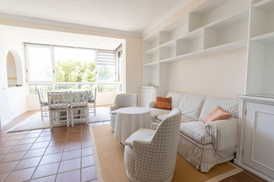 2 Bedroom Middle Floor Apartment in Nueva Andalucía - Image 2