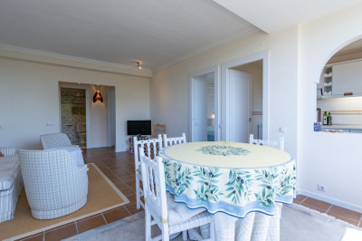2 Bedroom Middle Floor Apartment in Nueva Andalucía - Image 4
