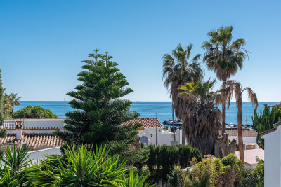 4 Bedroom Detached Villa in San Pedro de Alcántara - Image 2