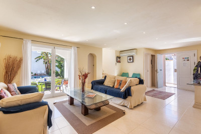 4 Bedroom Detached Villa in San Pedro de Alcántara - Image 3