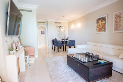 2 Bedroom Ground Floor Apartment in Benahavís - Image 3