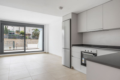 2 Bedroom Middle Floor Apartment in La Cala de Mijas - Image 2