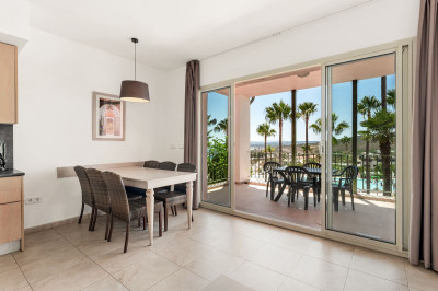 2 Bedroom Middle Floor Apartment in Manilva - Image 4