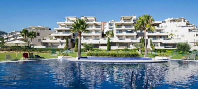 3 Bedroom Middle Floor Apartment in Benahavís - Image 1