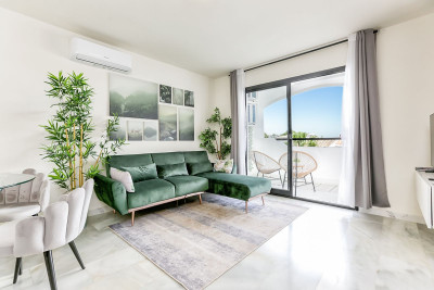 2 Bedroom Middle Floor Apartment in Riviera del Sol - Image 2