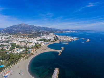 2 Bedroom Middle Floor Apartment in Puerto Banús - Image 1