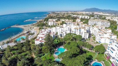 2 Bedroom Middle Floor Apartment in Puerto Banús - Image 3
