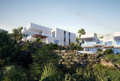 4 Bedroom Semi-Detached House in Marbella - Image 2