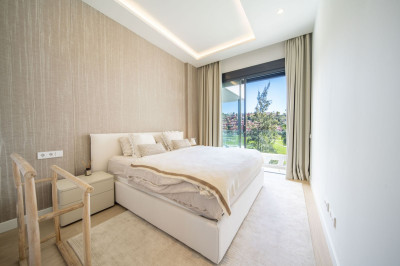 4 Bedroom Semi-Detached House in Marbella - Image 4