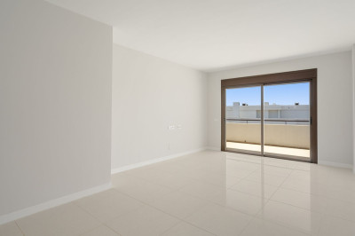 2 Bedroom Middle Floor Apartment in Estepona - Image 5