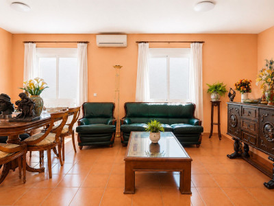 4 Bedroom Townhouse in San Pedro de Alcántara - Image 2