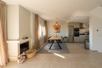 4 Bedroom Townhouse in Nueva Andalucía - Image 3