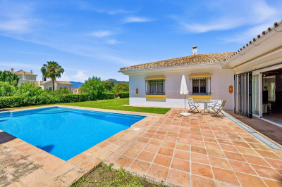 2 Bedroom Detached Villa in Benahavís - Image 5