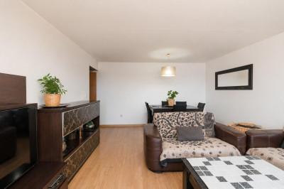 2 Bedroom Middle Floor Apartment in Marbella - Image 4