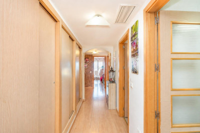 2 Bedroom Middle Floor Apartment in Marbella - Image 5