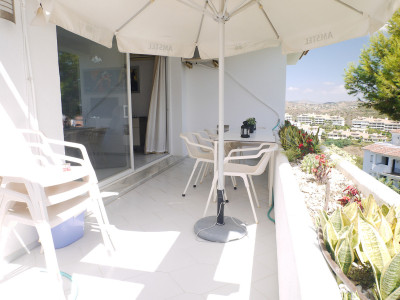 2 Bedroom Top Floor Apartment in Miraflores - Image 3