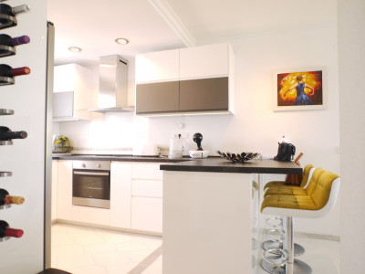 2 Bedroom Top Floor Apartment in Miraflores - Image 5