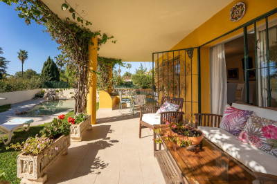 5 Bedroom Detached Villa in El Paraiso - Image 3