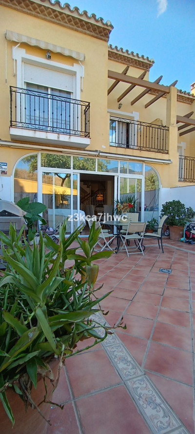 5 Bedroom Townhouse in Estepona - Image 1