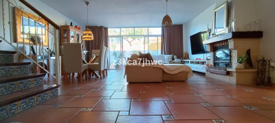 5 Bedroom Townhouse in Estepona - Image 2