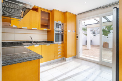 2 Bedroom Penthouse Duplex in Marbella - Image 4