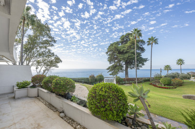 3 Bedroom Ground Floor Apartment in Estepona - Image 2