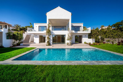 5 Bedroom Detached Villa in El Rosario - Image 1