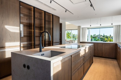 5 Bedroom Detached Villa in El Rosario - Image 4