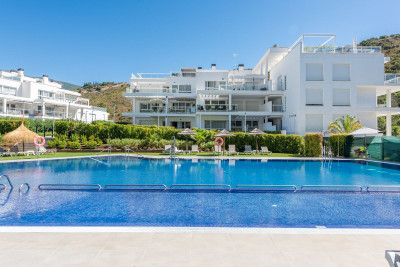 2 Bedroom Middle Floor Apartment in Benahavís - Image 2