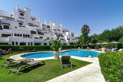 2 Bedroom Ground Floor Apartment in Selwo - Image 1
