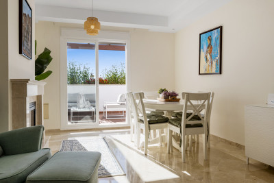 4 Bedroom Duplex in Nueva Andalucía - Image 2