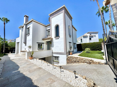 4 Bedroom Detached Villa in Calahonda - Image 1