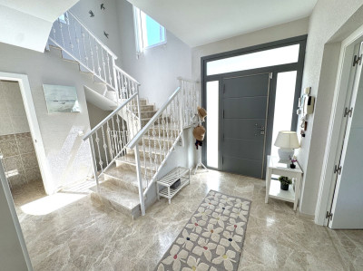 4 Bedroom Detached Villa in Calahonda - Image 4