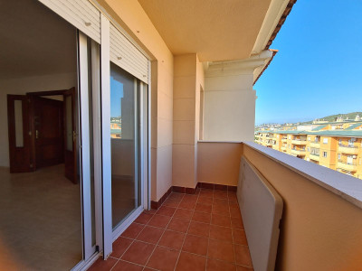 2 Bedroom Middle Floor Apartment in San Luis de Sabinillas - Image 2