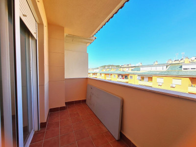 2 Bedroom Middle Floor Apartment in San Luis de Sabinillas - Image 3