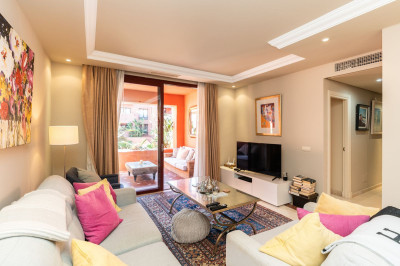 3 Bedroom Middle Floor Apartment in Elviria - Image 3