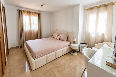 6 Bedroom Detached Villa in Manilva - Image 2