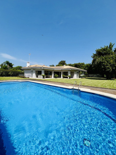 5 Bedroom Detached Villa in Guadalmina Baja - Image 1