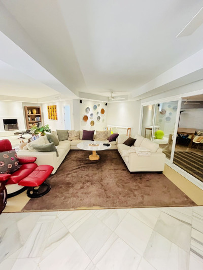 5 Bedroom Detached Villa in Guadalmina Baja - Image 4