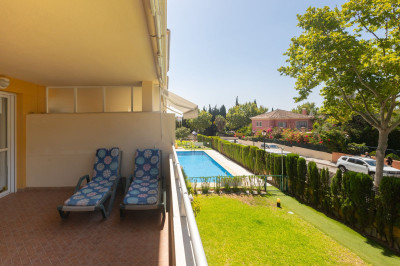 3 Bedroom Middle Floor Apartment in Elviria - Image 1